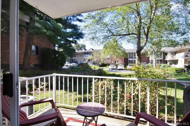 $340,000 | 14 Somerset Drive, Suffern, NY 10901