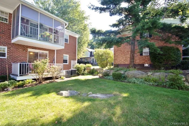 $340,000 | 14 Somerset Drive, Suffern, NY 10901