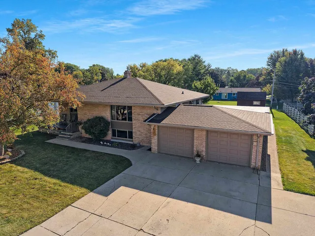 $499,900 | 2203 Gilson Court, Green Bay, WI 54304
