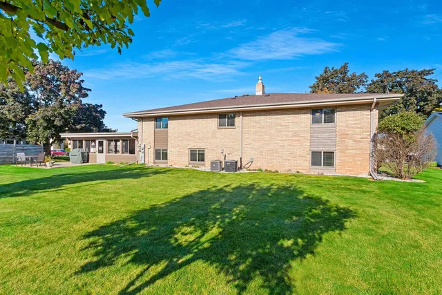 $499,900 | 2203 Gilson Court, Green Bay, WI 54304