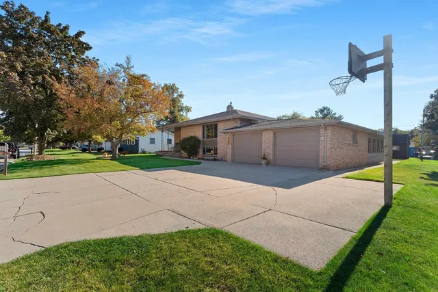 $499,900 | 2203 Gilson Court, Green Bay, WI 54304