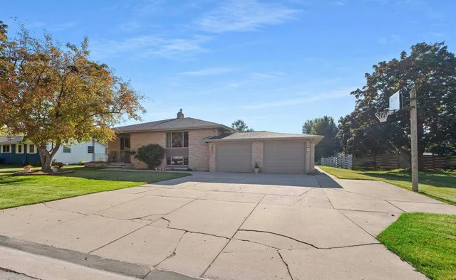 $499,900 | 2203 Gilson Court, Green Bay, WI 54304