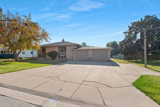 $499,900 | 2203 Gilson Court, Green Bay, WI 54304