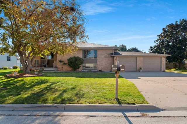 $499,900 | 2203 Gilson Court, Green Bay, WI 54304