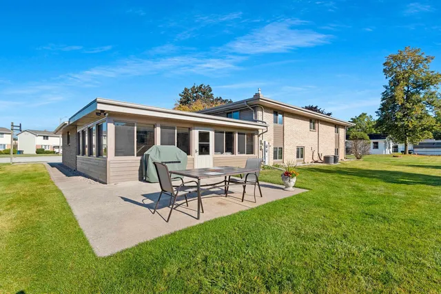 $499,900 | 2203 Gilson Court, Green Bay, WI 54304