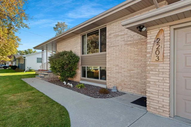 $499,900 | 2203 Gilson Court, Green Bay, WI 54304
