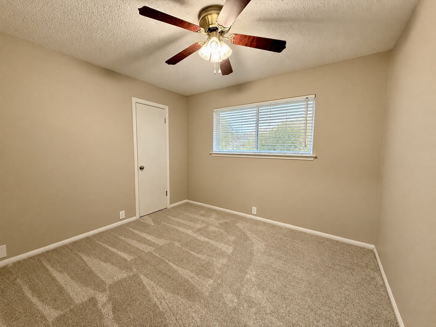 552 Sims Drive Angleton, TX 77515 - Photo 20 of 34 Bedroom #3