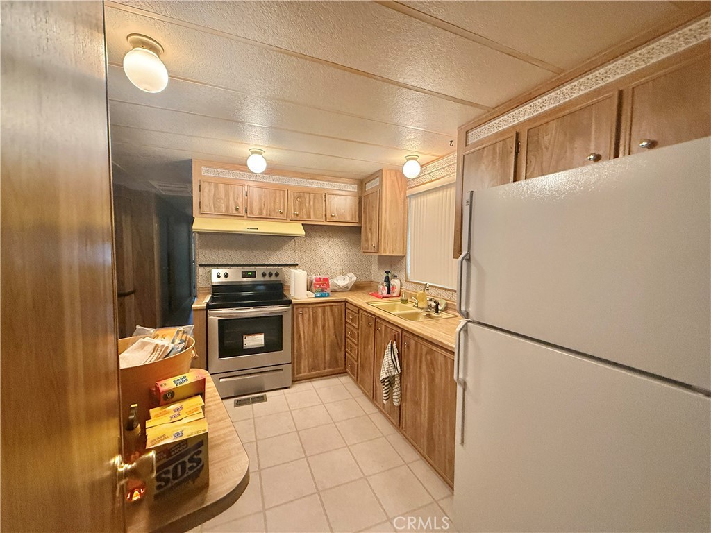 148574 Panoply Road Needles, CA 92363 - Photo 13 of 24 Kitchen