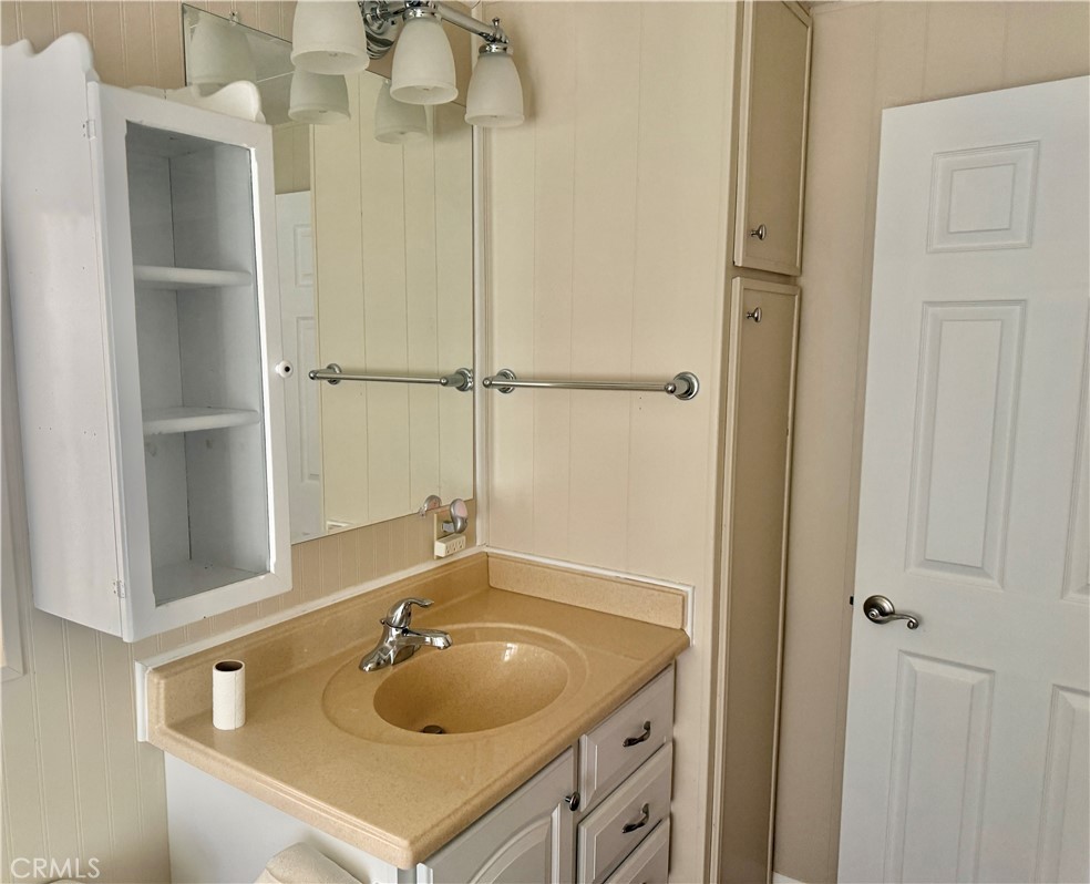 148574 Panoply Road Needles, CA 92363 - Photo 17 of 24 Main bedroom on suite