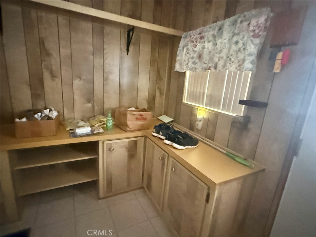 148574 Panoply Road Needles, CA 92363 - Photo 23 of 24 Laundry room storage/office