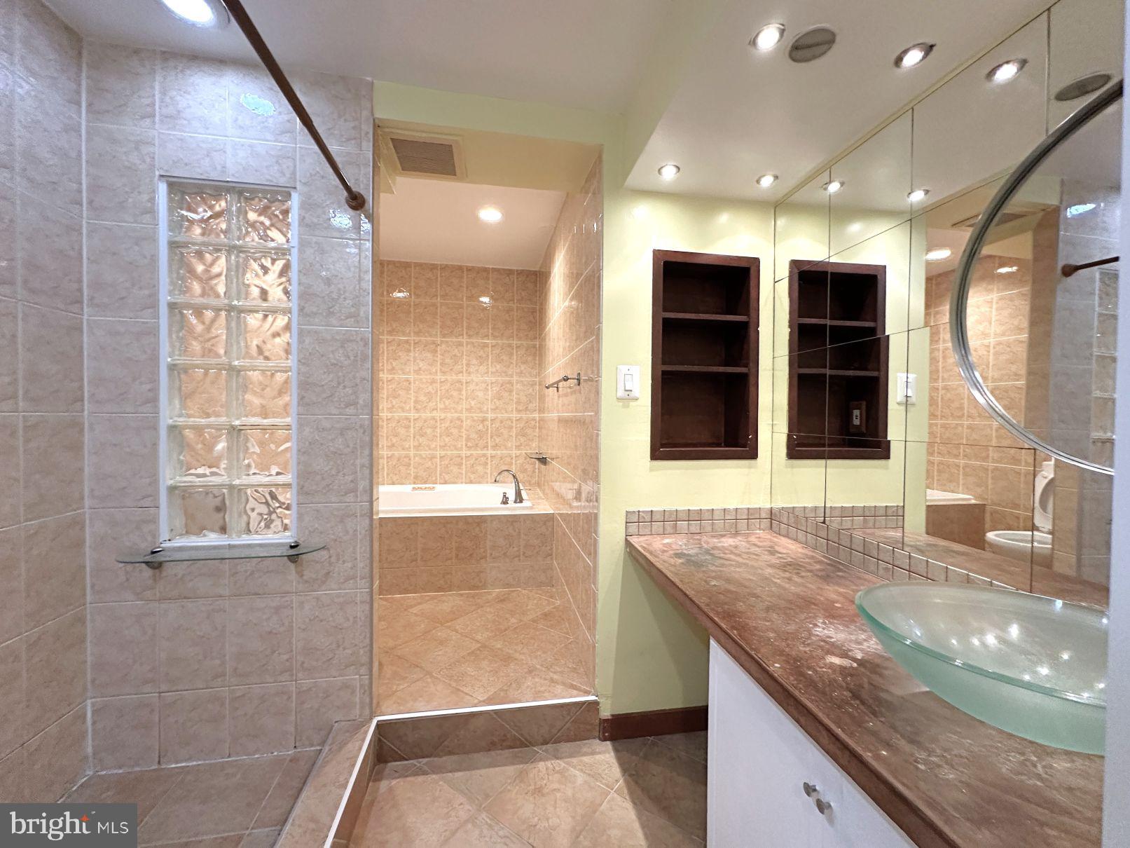 3940 Bel Pre Road, Unit 39408 Silver Spring, MD 20906 - Photo 19 of 24 Full hall bath