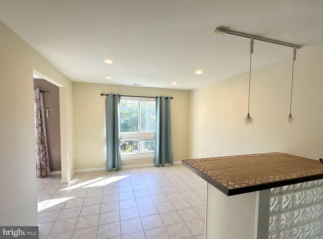 $1,850 | 3940 Bel Pre Road, Unit 39408, Silver Spring, MD 20906