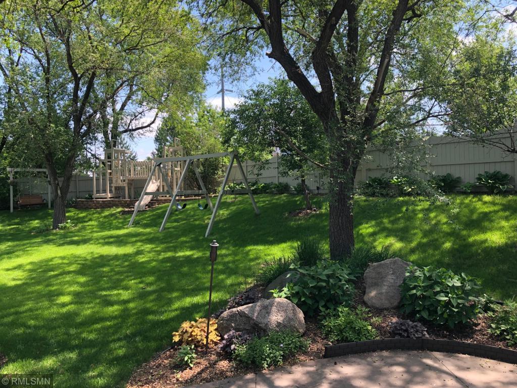 700 Oak Ridge Court East Burnsville, MN 55306 - Photo 2 of 37