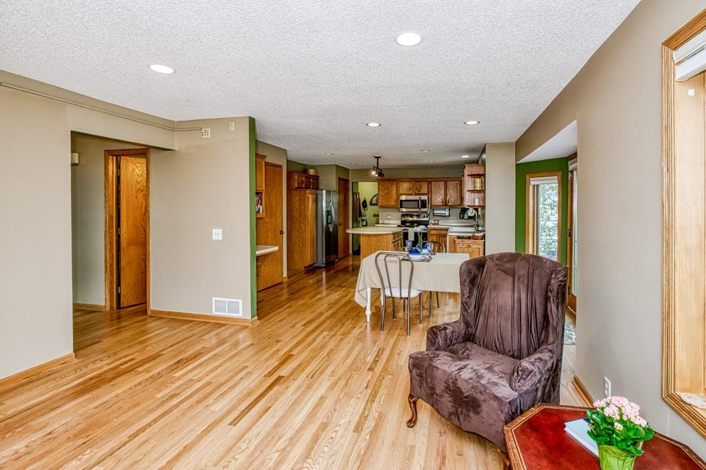 700 Oak Ridge Court East Burnsville, MN 55306 - Photo 13 of 37