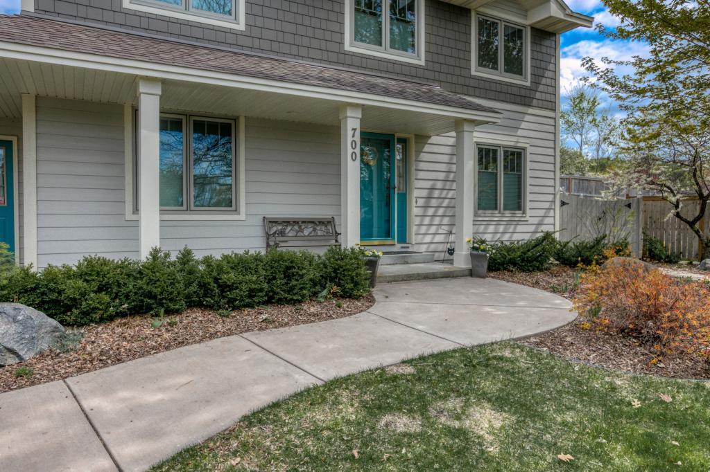 700 Oak Ridge Court East Burnsville, MN 55306 - Photo 3 of 37