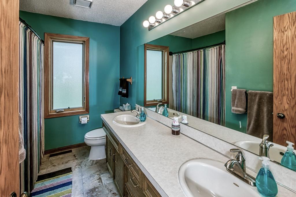 700 Oak Ridge Court East Burnsville, MN 55306 - Photo 21 of 37