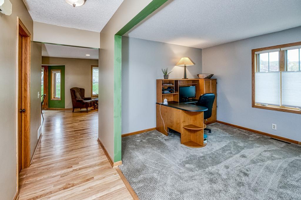 700 Oak Ridge Court East Burnsville, MN 55306 - Photo 5 of 37