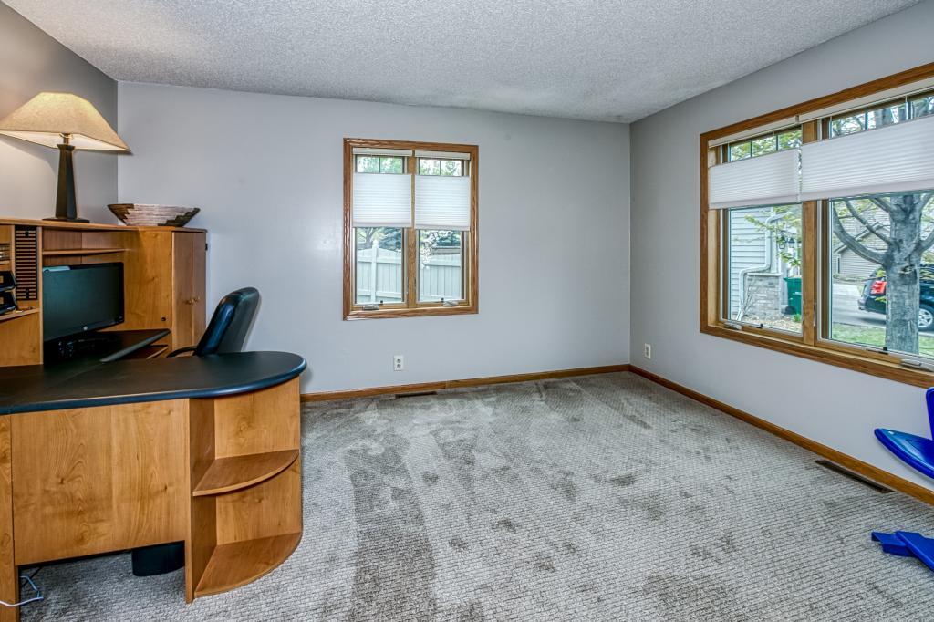 700 Oak Ridge Court East Burnsville, MN 55306 - Photo 6 of 37