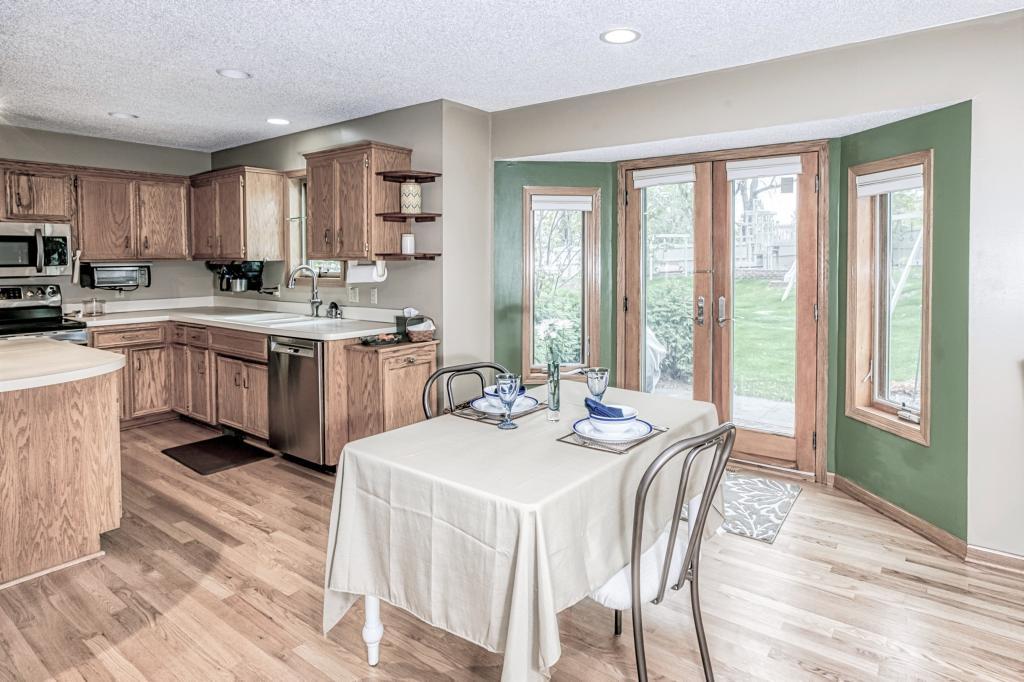 700 Oak Ridge Court East Burnsville, MN 55306 - Photo 8 of 37