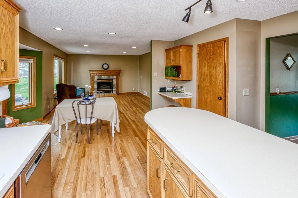 700 Oak Ridge Court East Burnsville, MN 55306 - Photo 9 of 37