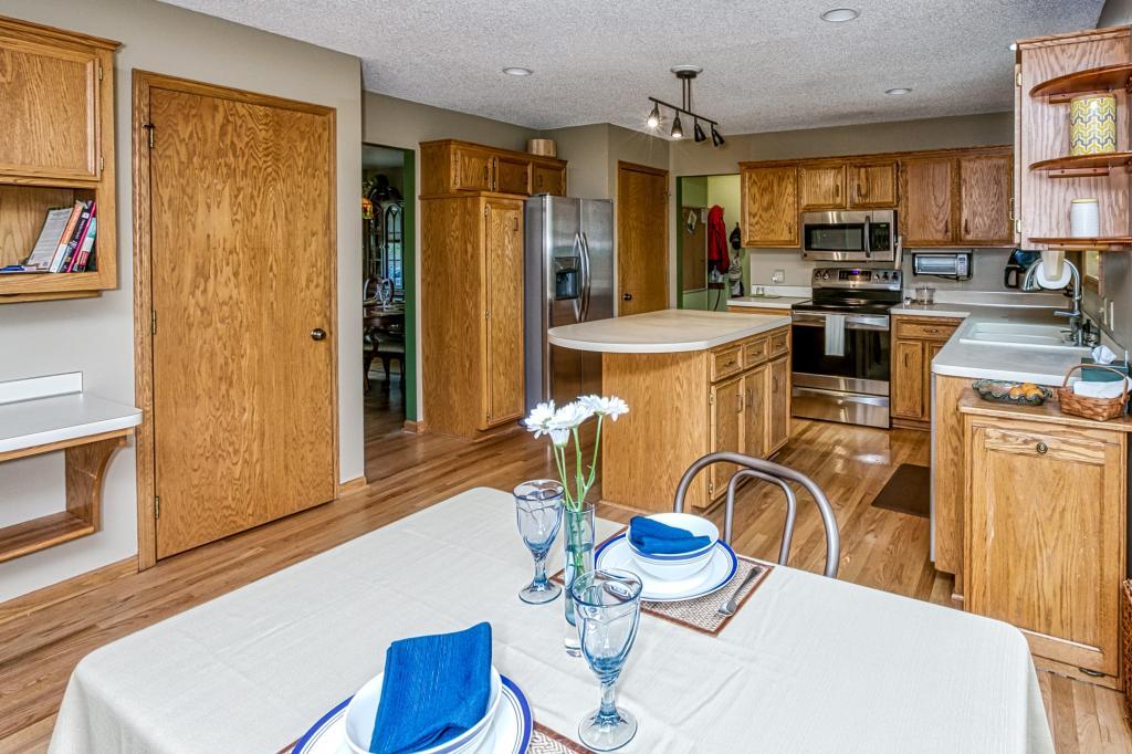 700 Oak Ridge Court East Burnsville, MN 55306 - Photo 10 of 37