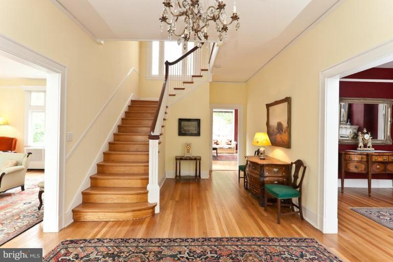 308 Overhill Road Baltimore, MD 21210 - Photo 7 of 26 Entrance / Foyer