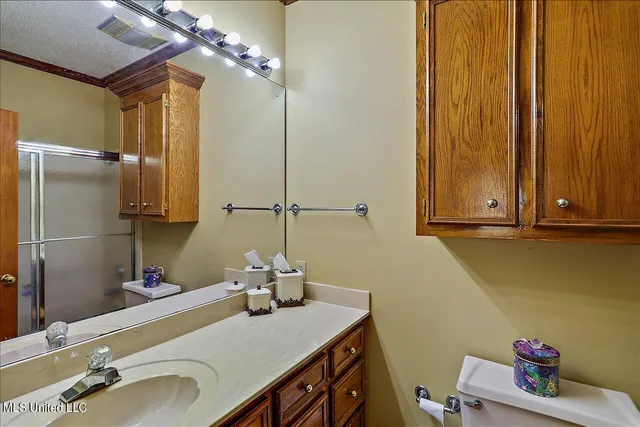 $533,900 | 1600 Pine Hill Drive, Raymond, MS 39154