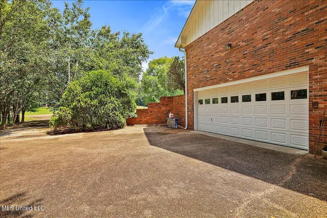 $533,900 | 1600 Pine Hill Drive, Raymond, MS 39154