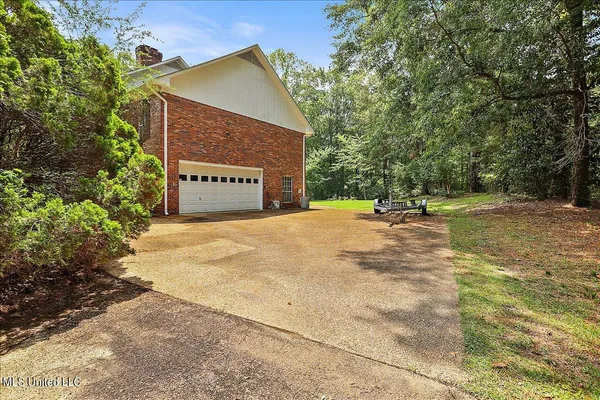 $519,900 | 1600 Pine Hill Drive, Raymond, MS 39154