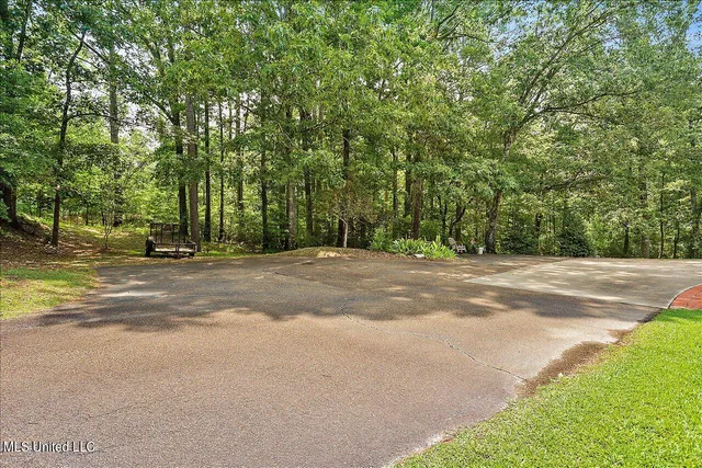 $533,900 | 1600 Pine Hill Drive, Raymond, MS 39154