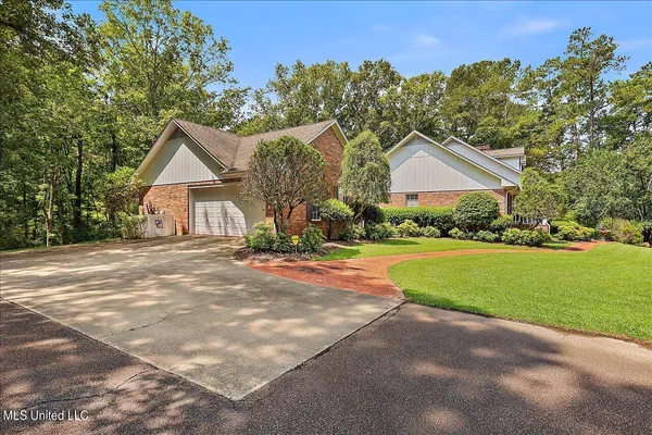 $519,900 | 1600 Pine Hill Drive, Raymond, MS 39154