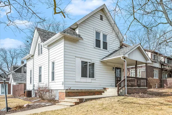 $230,000 | 606 South Main Street, Eureka, IL 61530