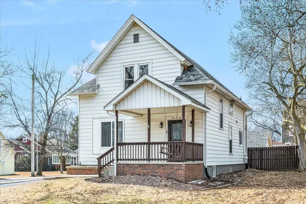 $230,000 | 606 South Main Street, Eureka, IL 61530