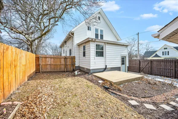 $230,000 | 606 South Main Street, Eureka, IL 61530