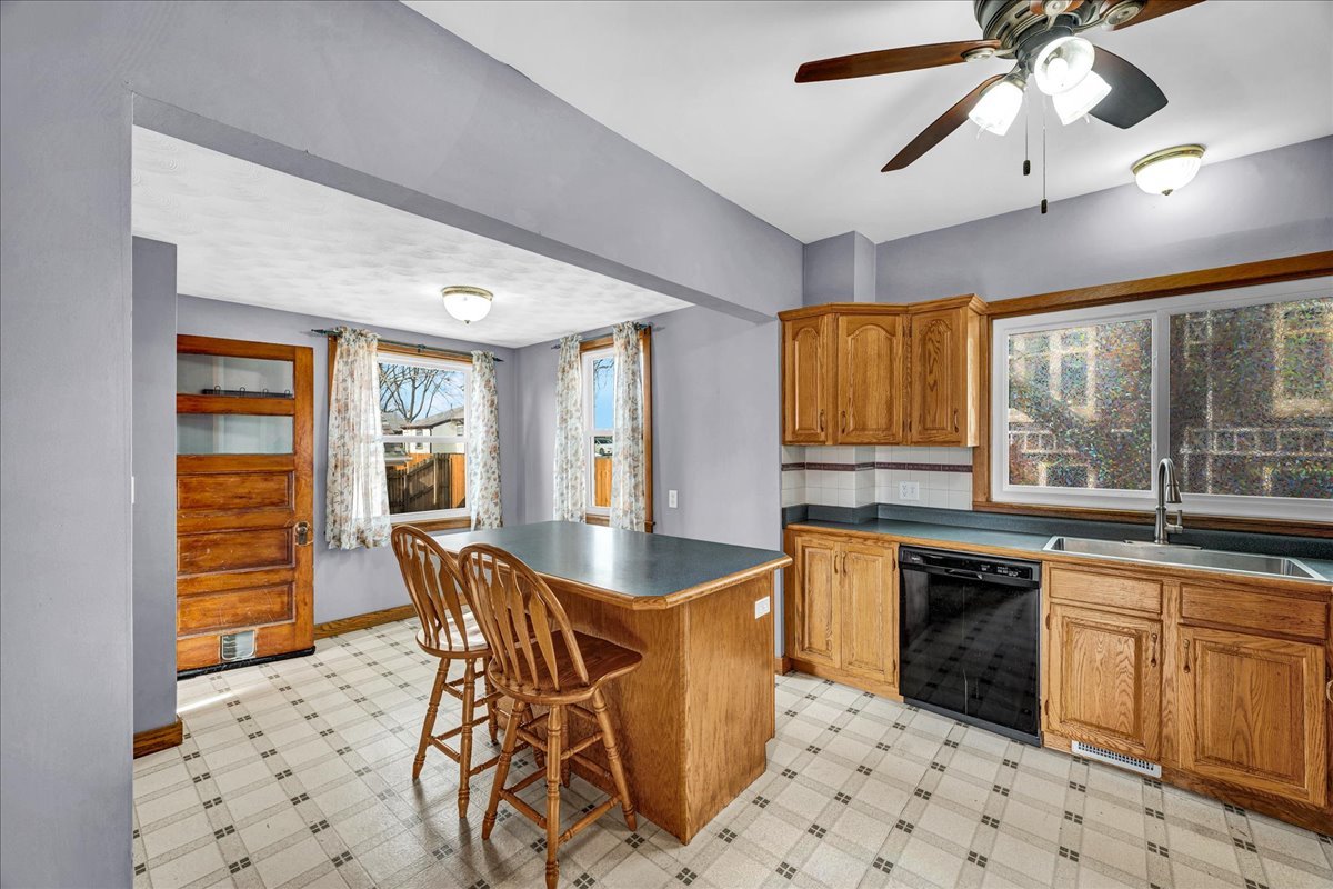 606 South Main Street Eureka, IL 61530 - Photo 7 of 36