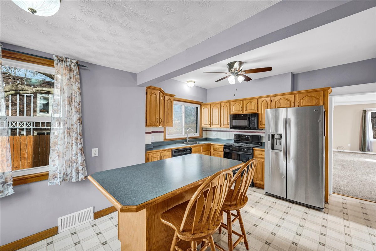 606 South Main Street Eureka, IL 61530 - Photo 10 of 36