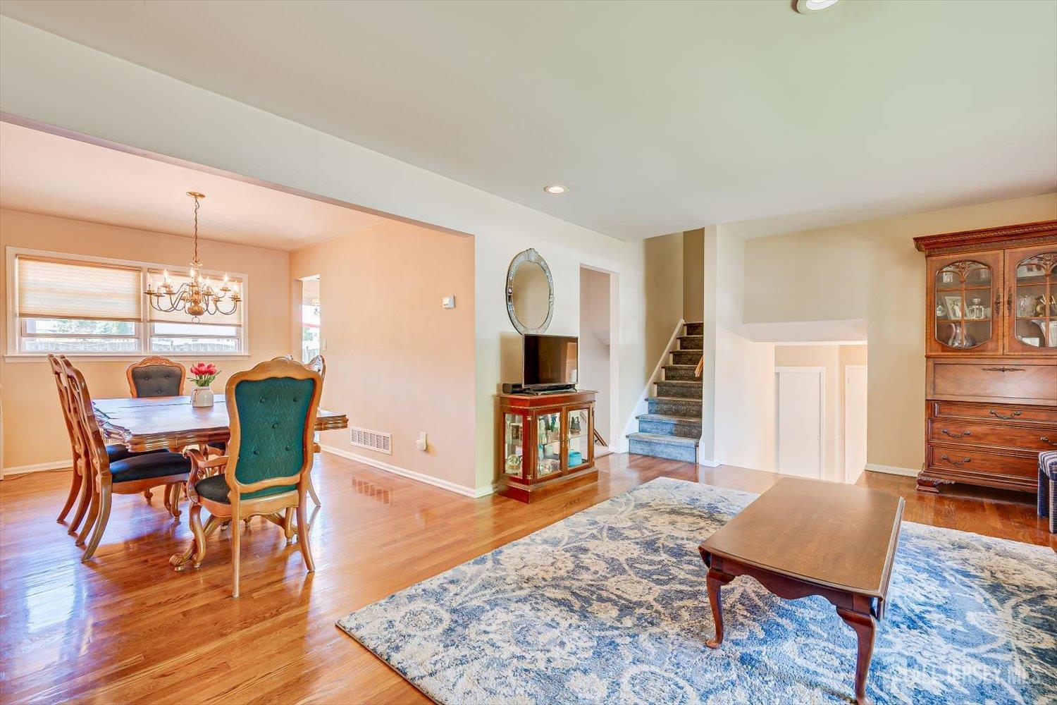 27 Eileen Way Edison, NJ 08837 - Photo 18 of 42