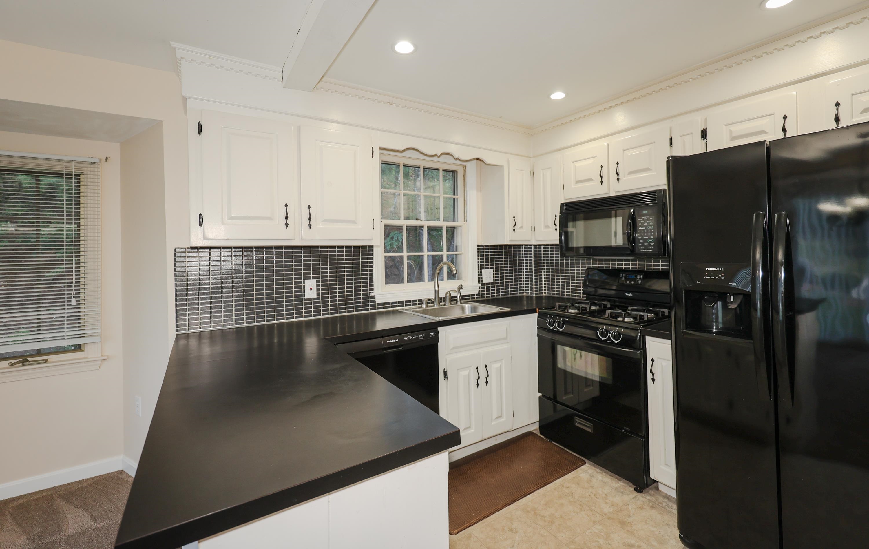 21 Cannongate III Road Nashua, NH 03063 - Photo 4 of 32 Gallery Image 4