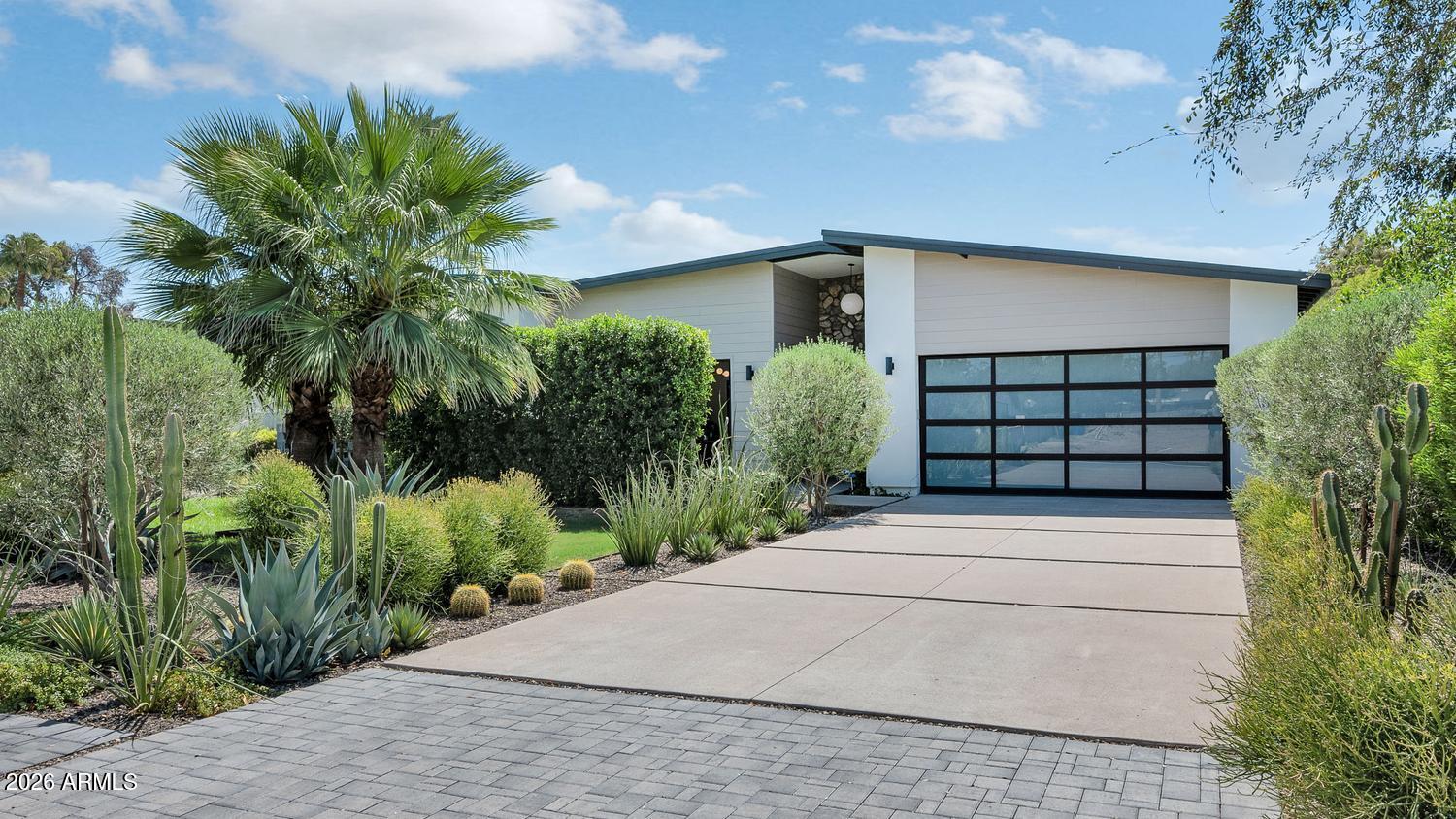 75 East Griswold Road Phoenix, AZ 85020 - Photo 1 of 29 001-001-75 E Griswold-1500x844
