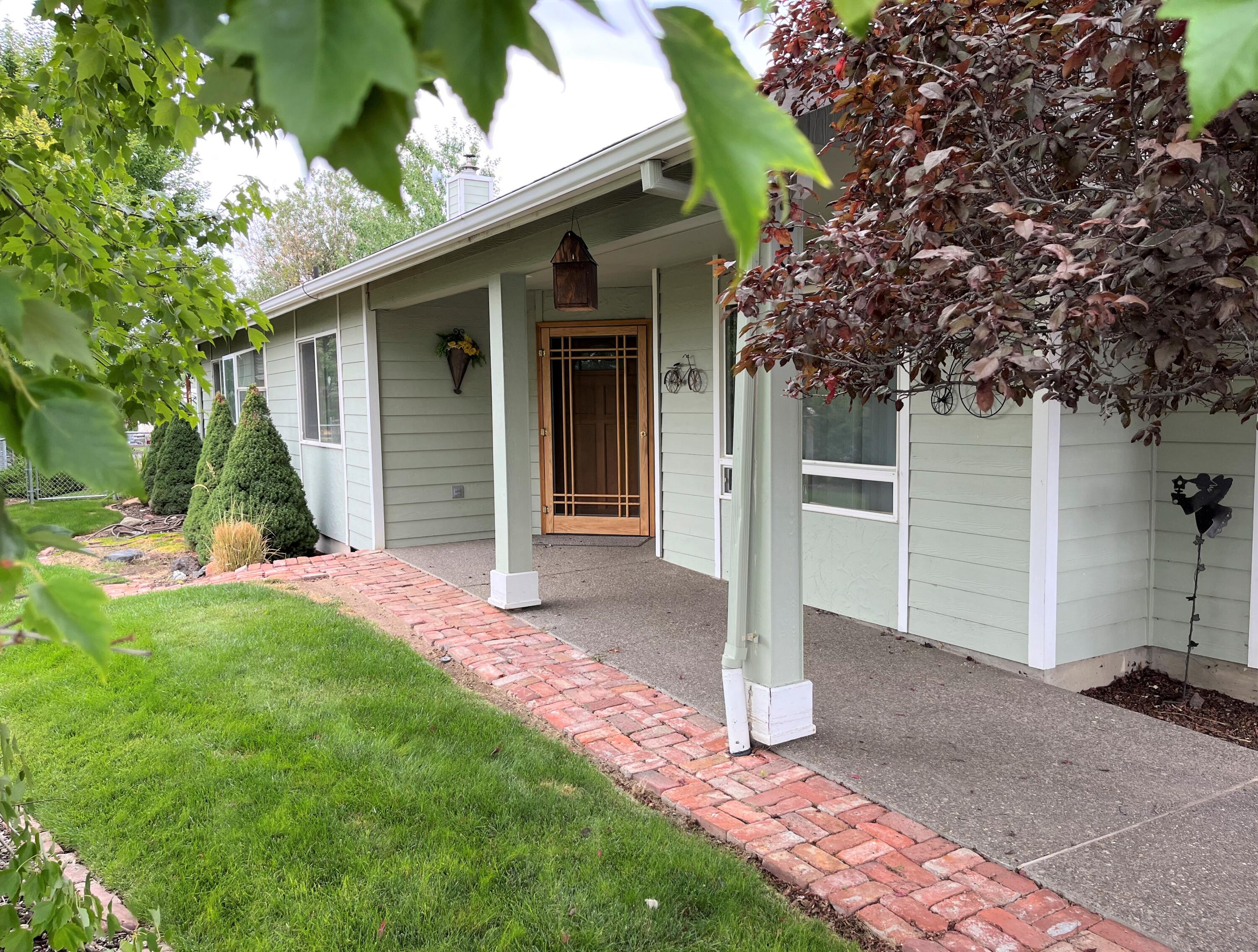 2825 Northeast Yellowpine Road Prineville, OR 97754 - Photo 2 of 25 Front door