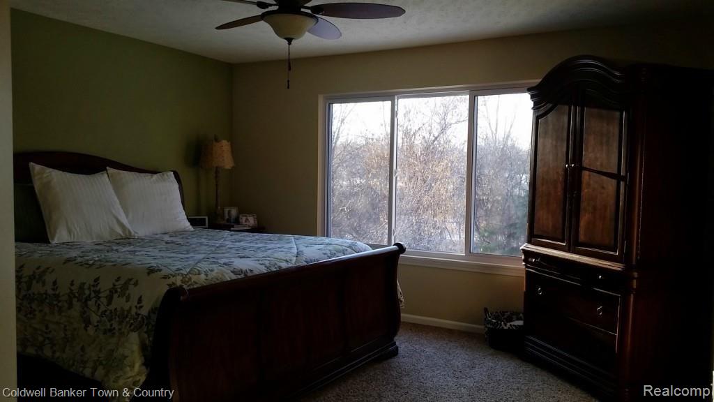 2434 Ridgewood Drive Howell, MI 48843 - Photo 6 of 31 20141121_160110.jpg