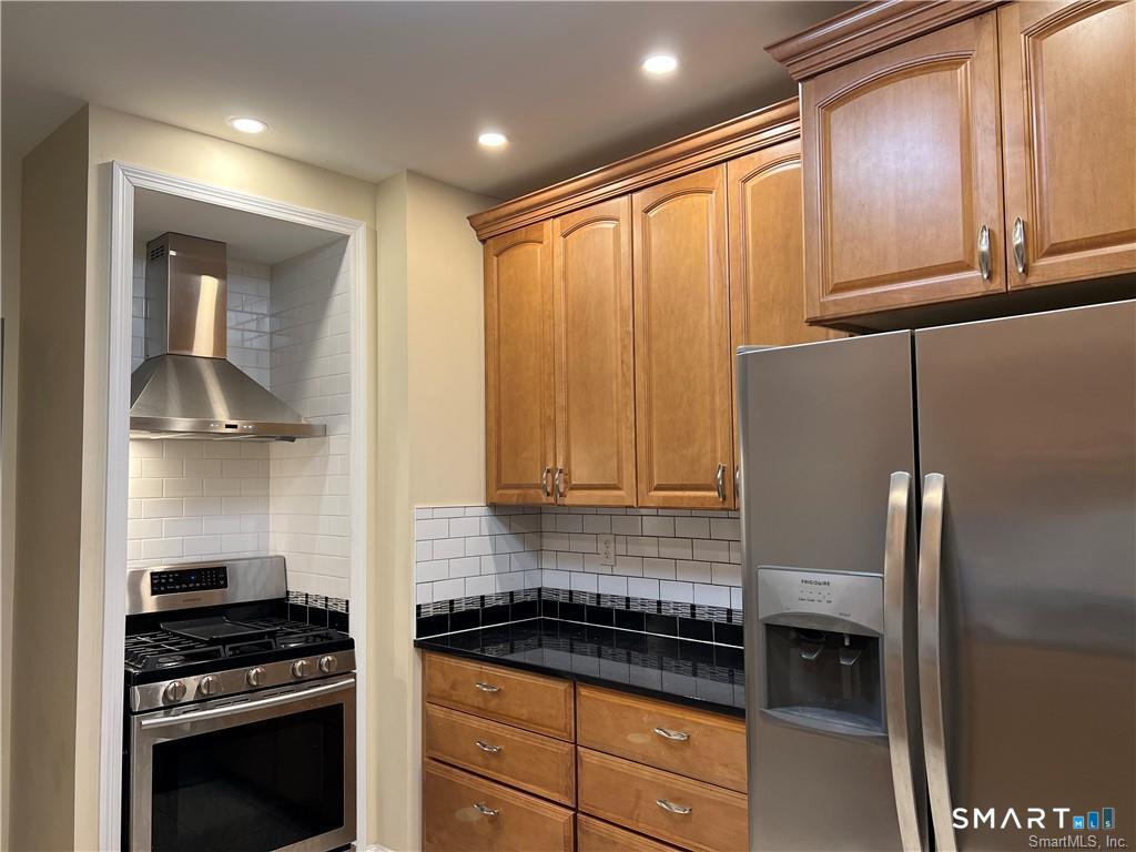 41-45 Wade Street Bridgeport, CT 06604 - Photo 6 of 40