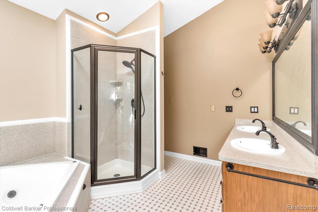 6441 Richardson Road Howell, MI 48843 - Photo 22 of 72
