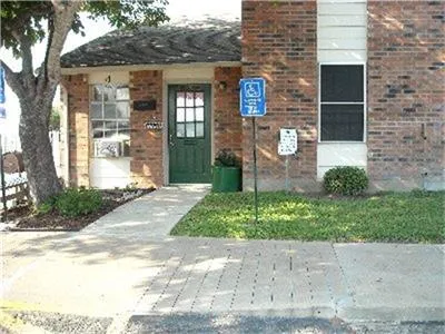 $535 | 105 Ellen May Road, Yoakum, TX 77995