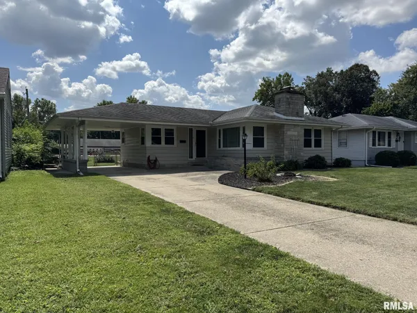 $2,100 | 1924 East Pickett Street, Springfield, IL 62703
