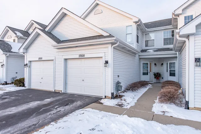 $265,000 | 17828 West Salisbury Drive, Gurnee, IL 60031