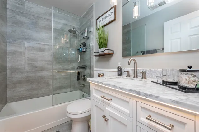 $265,000 | 17828 West Salisbury Drive, Gurnee, IL 60031