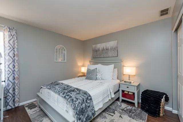 $265,000 | 17828 West Salisbury Drive, Gurnee, IL 60031