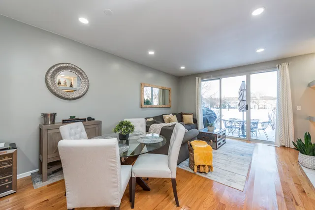 $265,000 | 17828 West Salisbury Drive, Gurnee, IL 60031