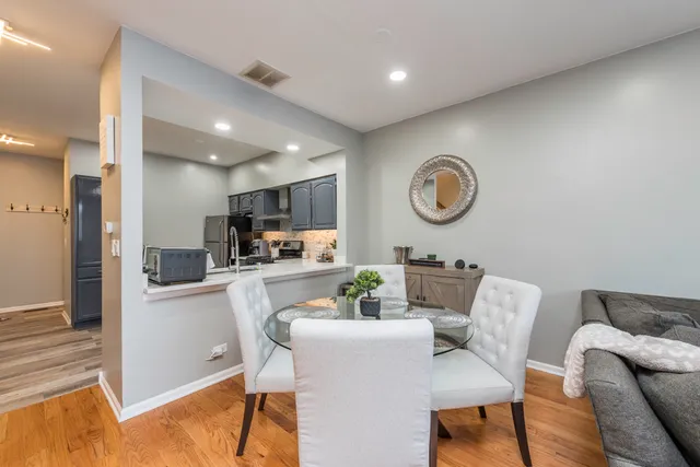 $265,000 | 17828 West Salisbury Drive, Gurnee, IL 60031